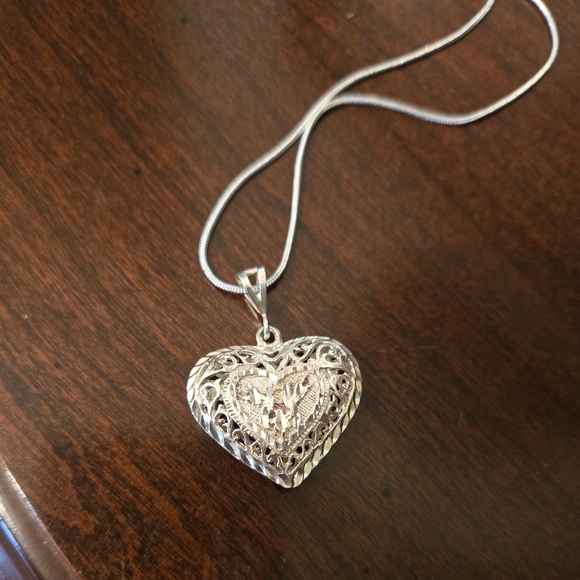 Elegant Sterling Silver Diamond Cut Heart Pendant Necklace - Picture 4 of 7